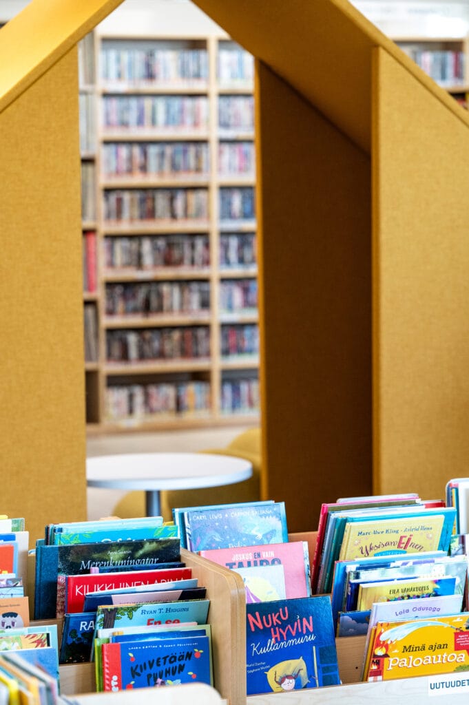 Kirjaston lastenosastolla