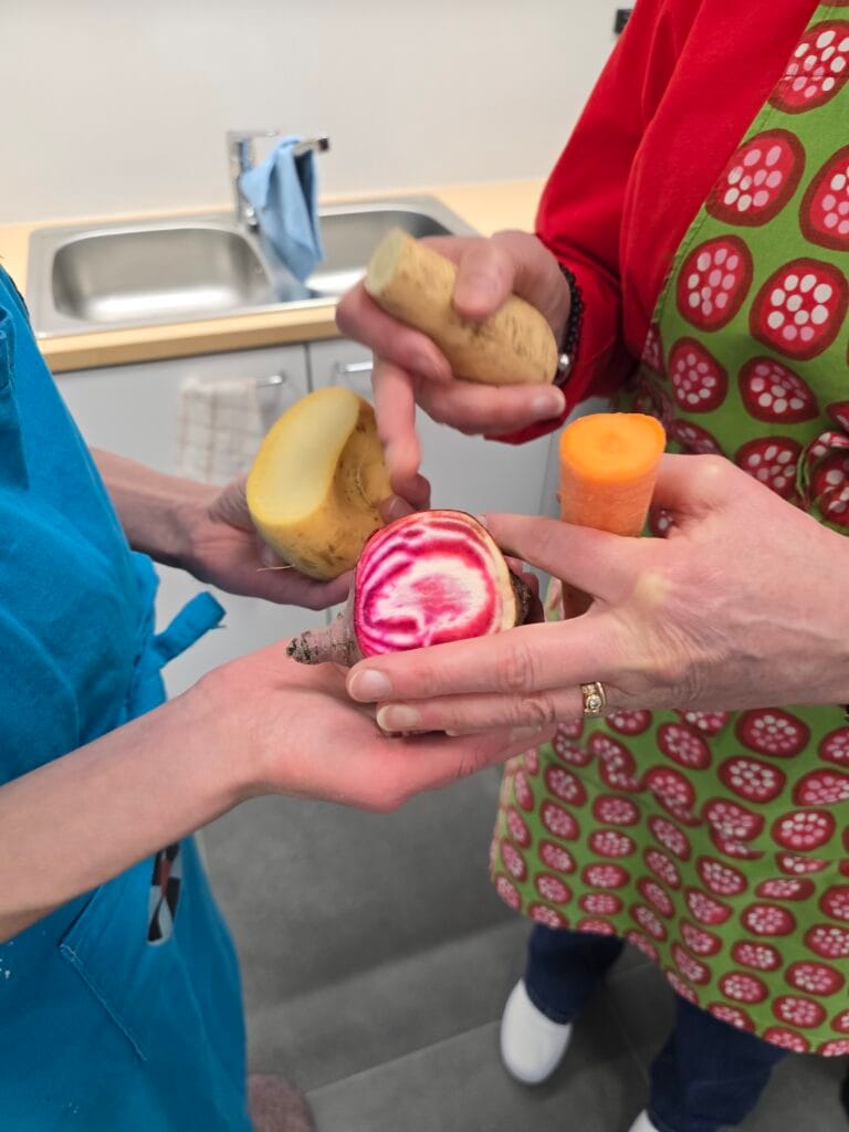 kuorittuja juureksia.