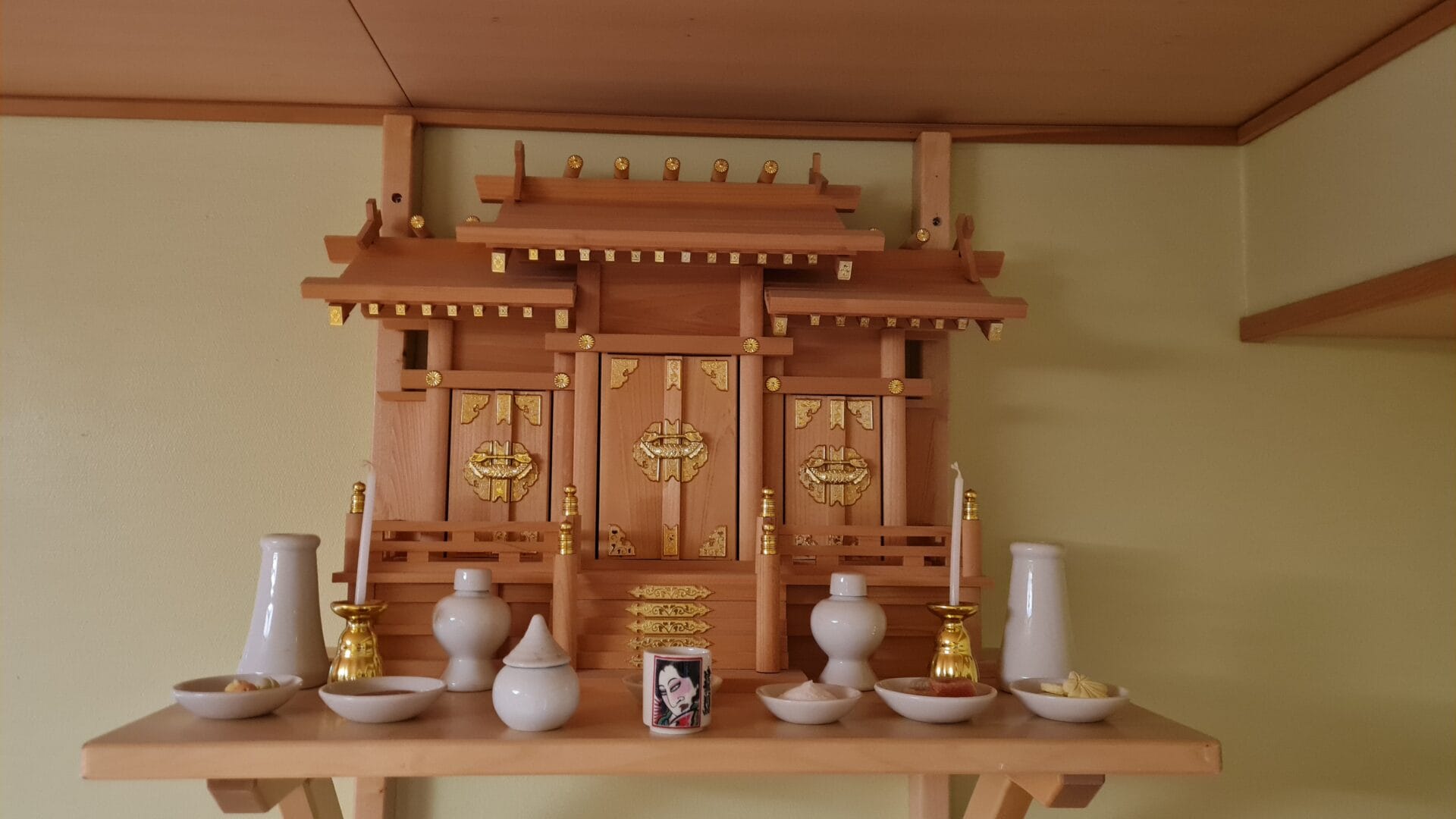 Temppeli Japanitalossa.