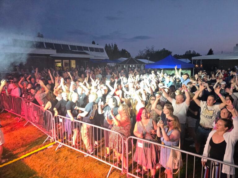 The Book Bar Popin yleisöä 2025