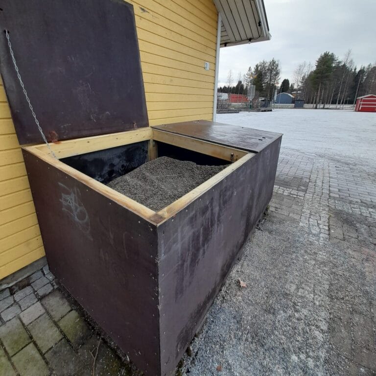 hiekotusmurskelaatikko Hillatorilla