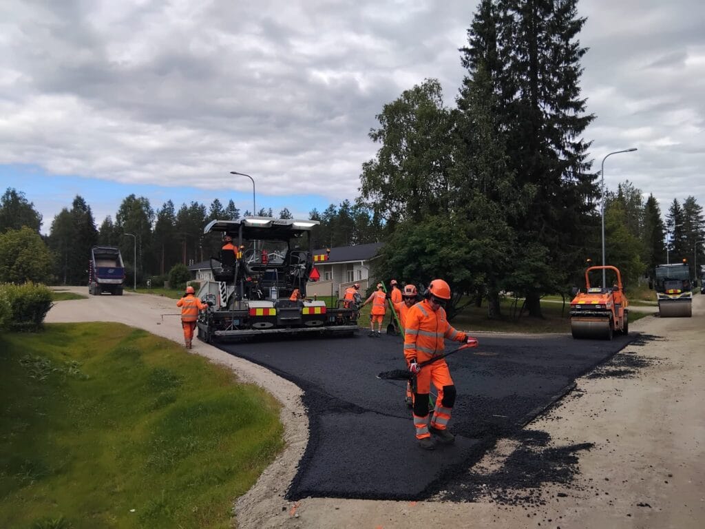 Peuran-, Poron- ja Vasantie saavat päällysteen