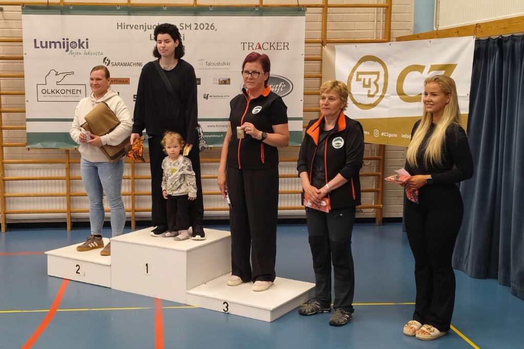 Virpi Petäjäjärvi Ranualta voitti SM-pronssia hirvikävelyssä