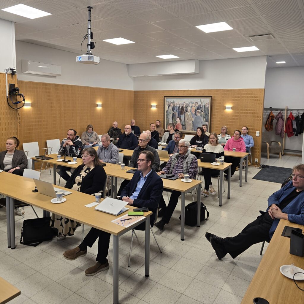 Valtuuston talousarvioseminaari kokosi päättäjät ja asiantuntijat yhteen