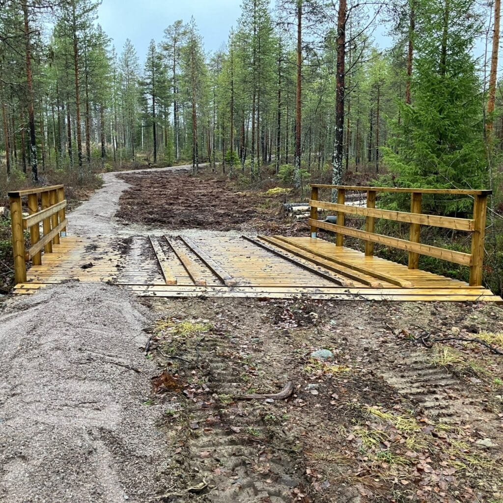 Silta Honkivaaran monikäyttöreitillä.